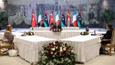Dolmabahçe’de üçlü zirve: Meloni’nin çantası sosyal medyayı salladı