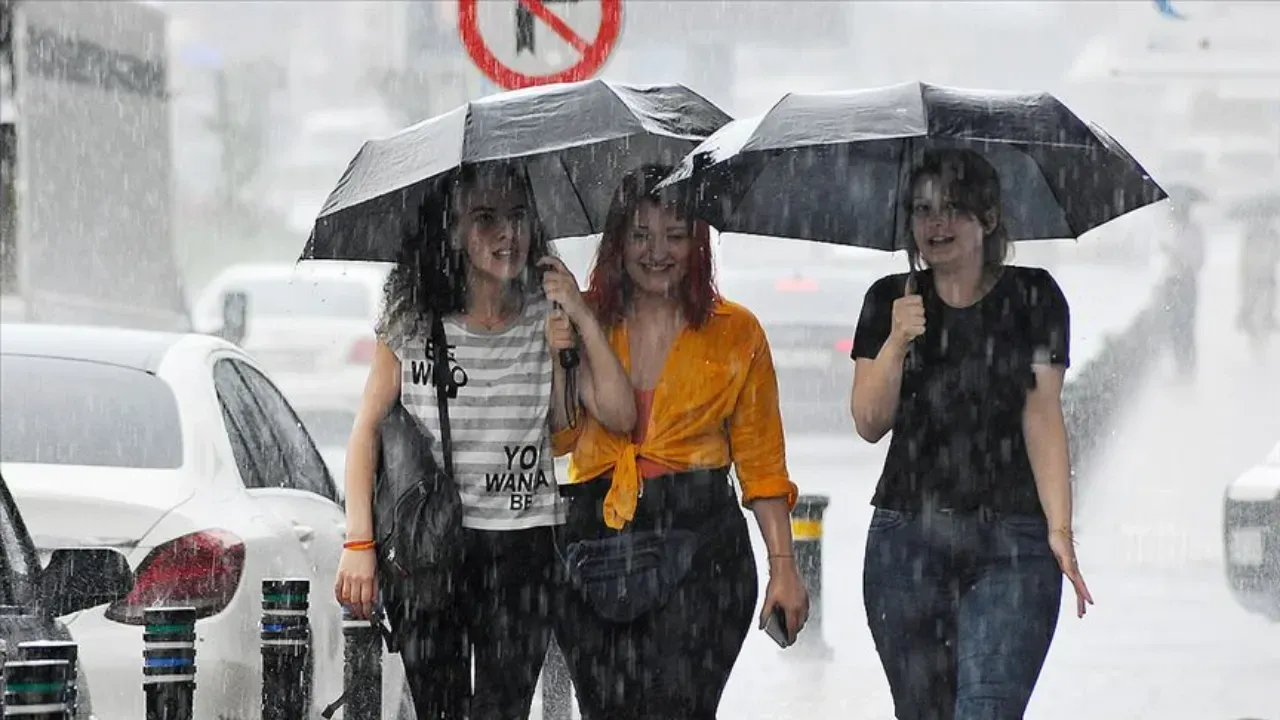 Türkiye’de hafta sonu hava durumu: Sağanak yağmur geliyor