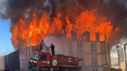 Kahramanmaraş Onikişubat’ta lojman yangını: Ekipler havadan ve karadan müdahale ediyor