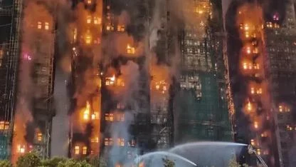 Bugün dünyada en çok paylaşılan fotoğraf! Hong Kong'da gökdelen yangını