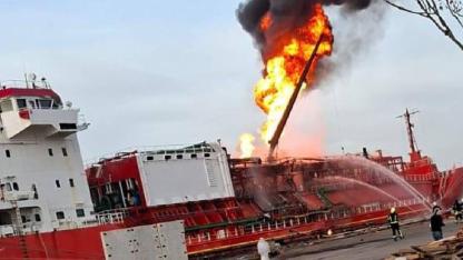 Flaş son dakika!  Türk bayraklı gemi Ukrayna'da vuruldu