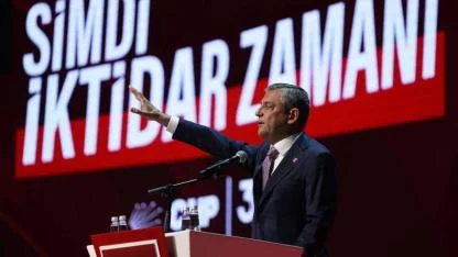 Özgür Özel yeniden CHP'nin genel başkanı seçildi