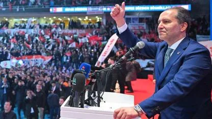 Fatih Erbakan büyük farkla yeniden lider! Yeniden Refah Partisi kongresinde güç gösterisi