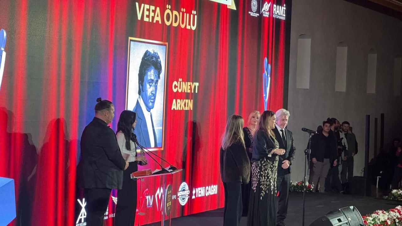 Sinema ve Dizi Sektörünün En İyileri Film-San Ödüllerinde Taçlandı