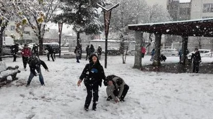 Eğitime kar engeli! Valiliklerden peş peşe okullara kar tatili