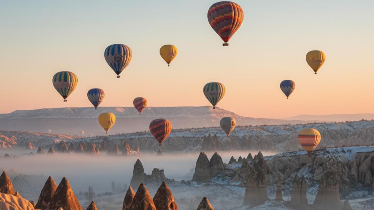 Kar Altında Bir Masal: Kışın Kapadokya Neden Bu Kadar Büyüleyici?