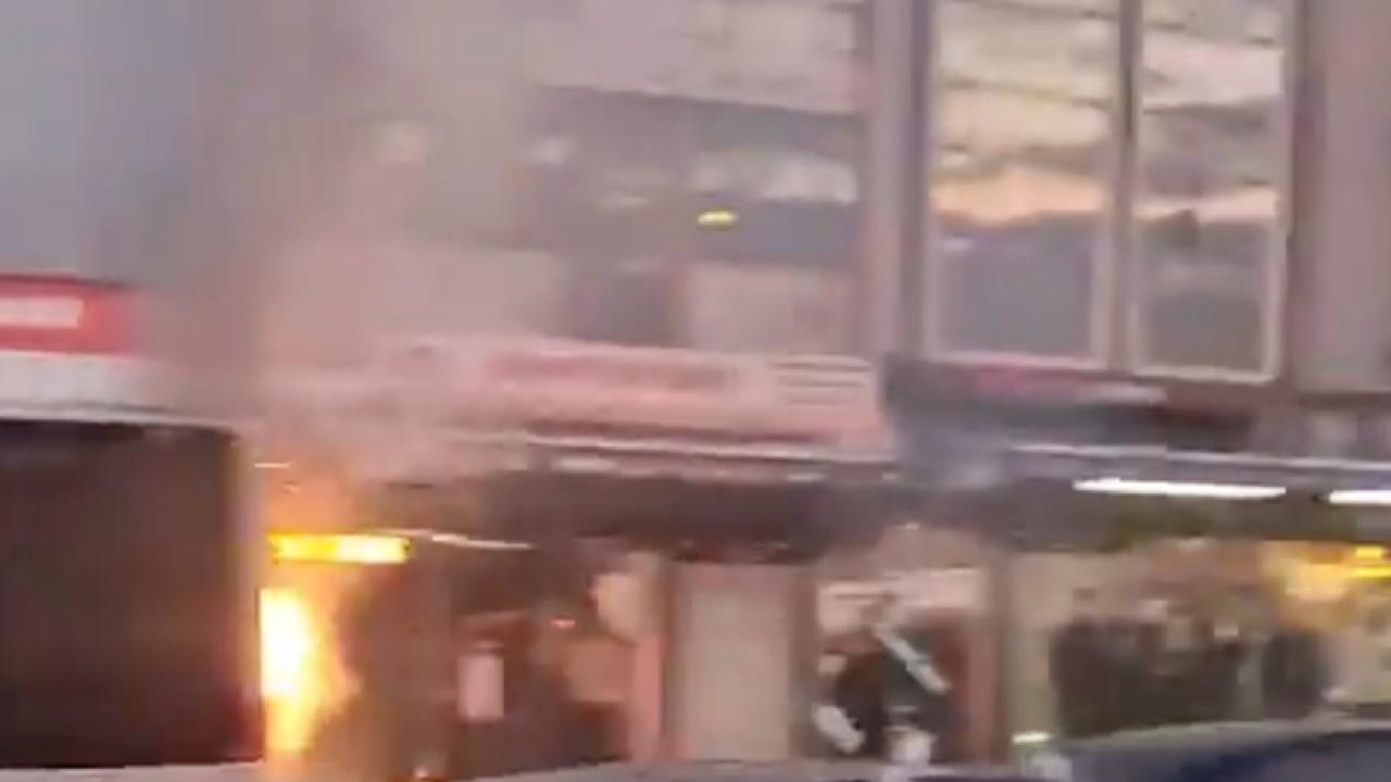 Korku dolu anlar... Metrobüste yangın