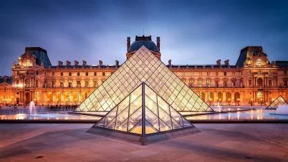 Dünyaca ünlü Louvre müzesi kapanıyor mu