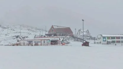 Sivas'ta kış sert yüzünü gösterdi! Yüzlerce köy yolu kapandı