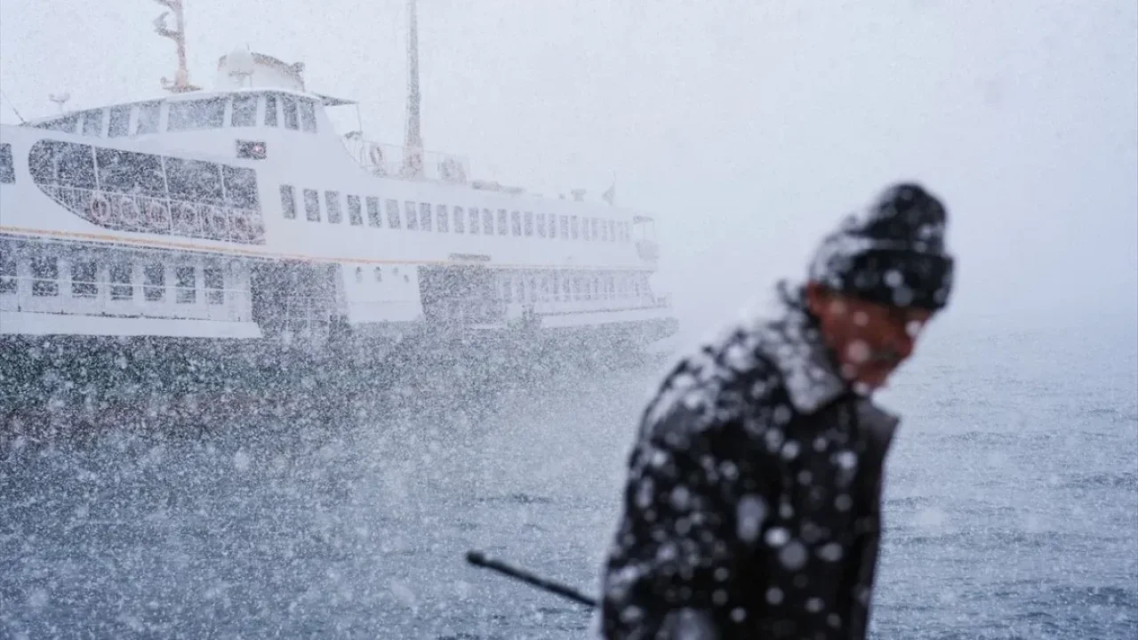 İstanbul'a kar geliyor! Sıcaklıklar 10 derece birden düşüyor