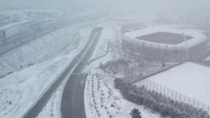 İstanbul'da beklenen kar nihayet kapıyı çaldı! Çamlıca'dan kartpostallık görüntüler