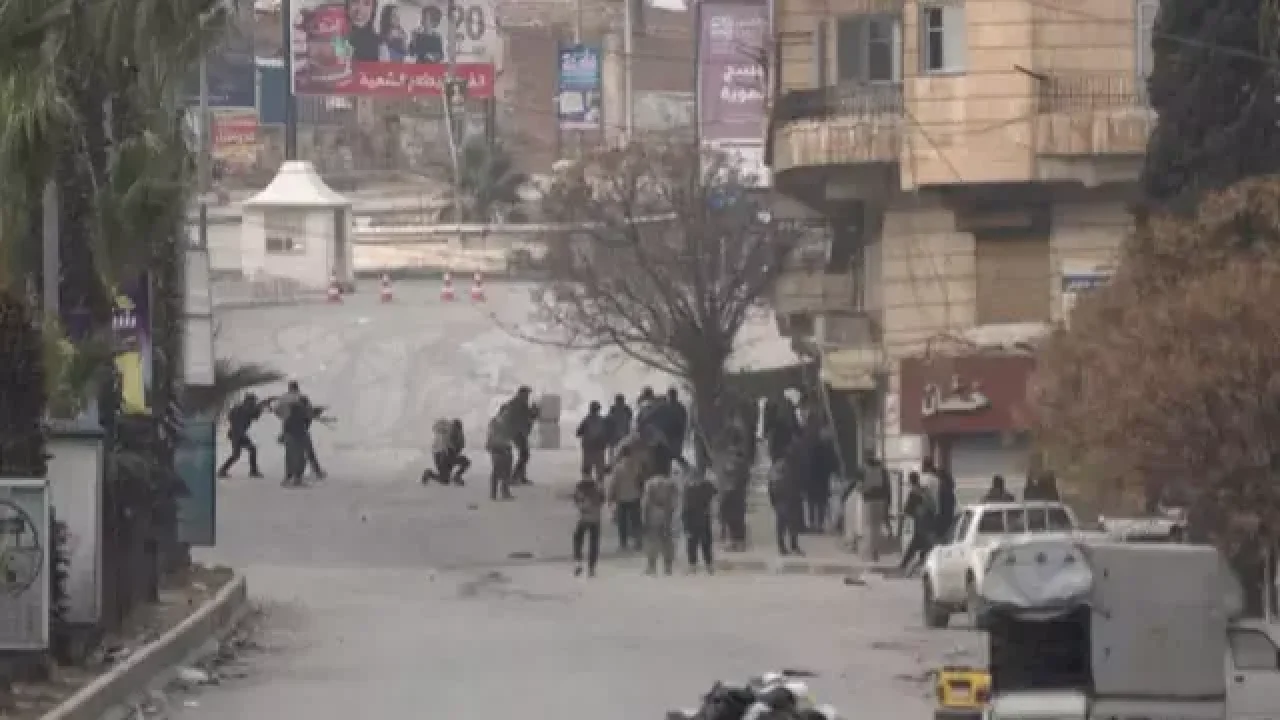 Suriye ordusu Halep'te PKK/YPG işgalindeki bölgeye girdi