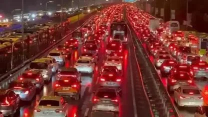 İstanbul trafiği kilitlendi! Yoğunluk yüzde 85'e ulaştı