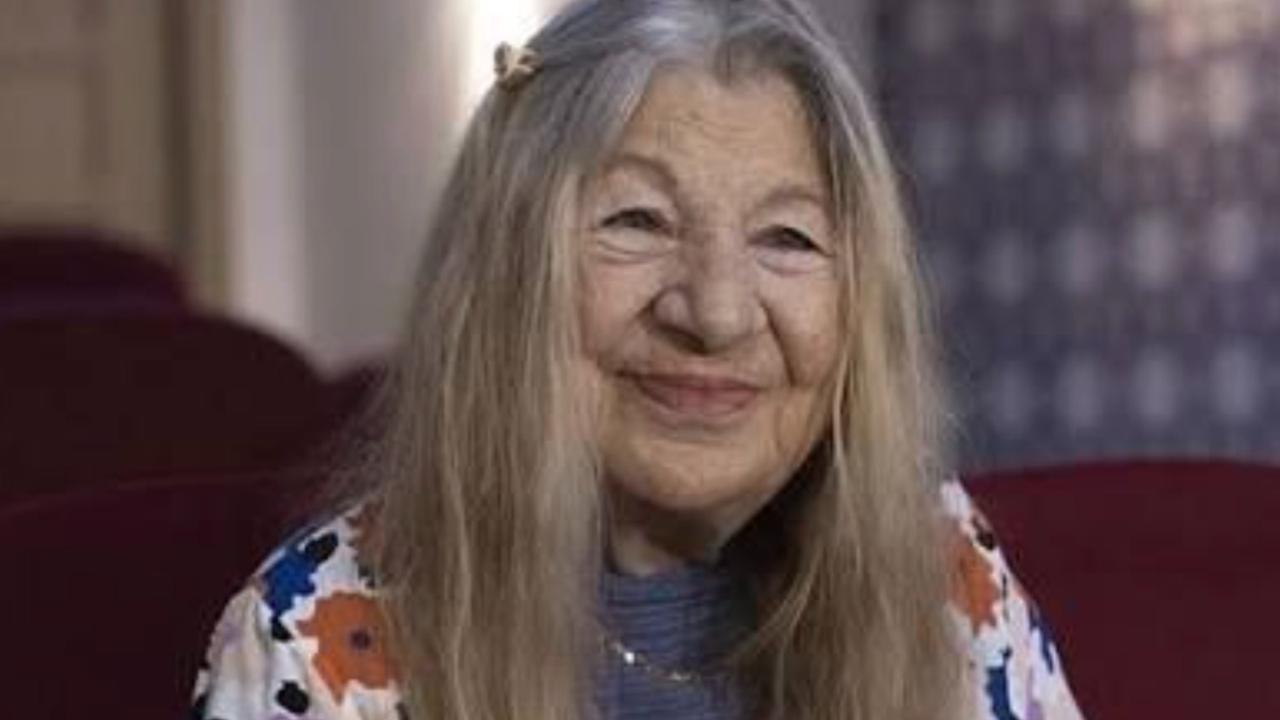 Sanatı ve kişiliğiyle dünyaya sevgi taşıyan değerli sanatçımız: Ayla Algan