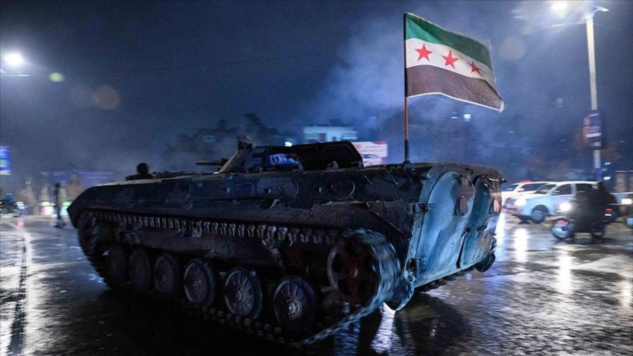 Suriye ordusu Dibsi Afnan'ı kontrolü altına aldı! Tabka kenti yönünde ilerleme sürüyor