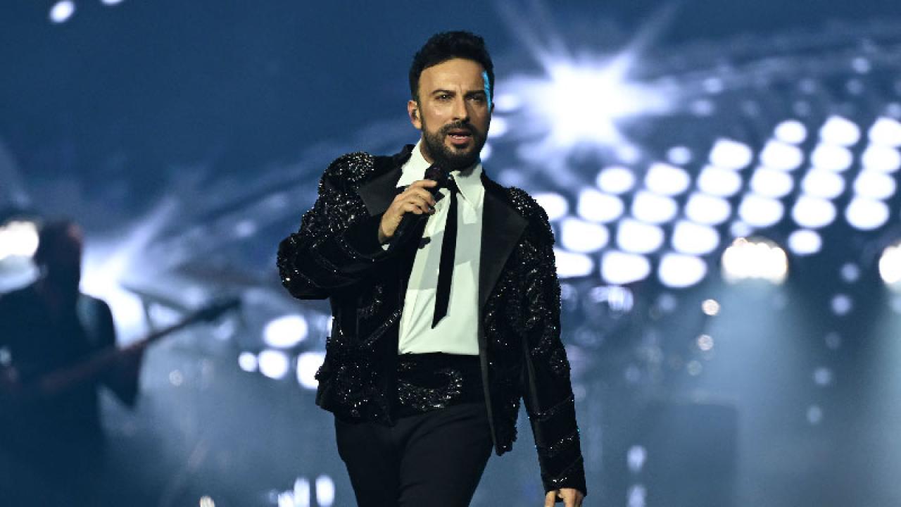 Tarkan İstanbul’u ayağa kaldırdı: Sahne şovuyla arenayı yıktı geçti