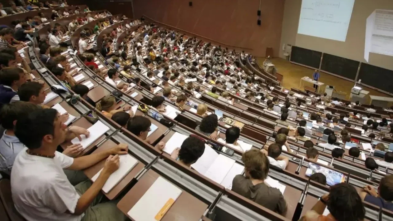 Üniversitelilere rekor zam müjdesi! 2026 KYK burs ve kredi miktarları belli oldu