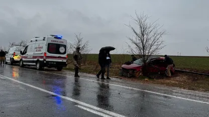 GÜNCELLEME - Mardin'de tır ile otomobilin çarpıştığı kazada 2 kişi öldü, 3 kişi yaralandı