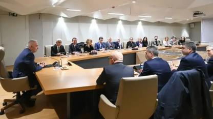 Bakan Ersoy yapımcılarla AKM'de buluştu: Türk dizilerine bölüm başına 100 bin dolar destek geliyor!