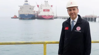 Ertuğrul Gazi FSRU’da kritik transfer... Türkiye'nin gazlaştırma kapasitesi 200 milyon metreküpe çıkıyor