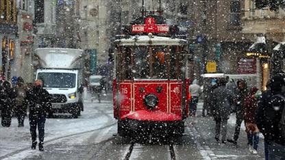 İstanbul'a kar ve fırtına uyarısı! Okullar yarın tatil olacak mı?