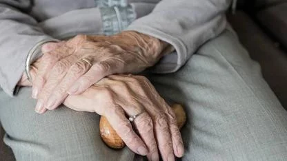 Yaşlılıkta yeni güvence devreye giriyor! Bakım sigortası nedir, nasıl işleyecek?