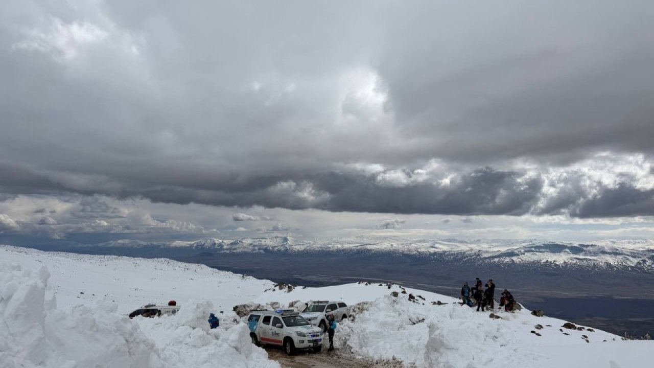Ağrı Dağı'nda haber alınamayan kadın dağcı için arama çalışması başlatıldı