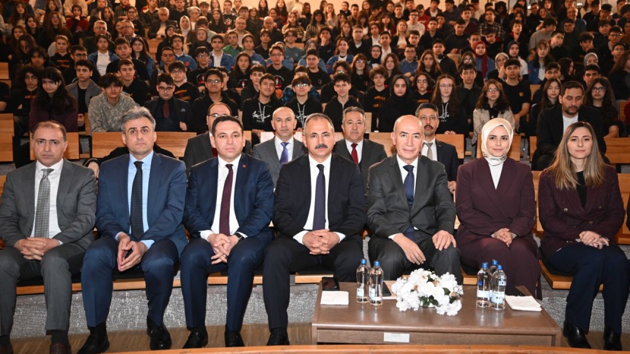 AK Parti Genel Başkan Yardımcısı Yayman'dan ArtAnkara 12. Uluslararası Çağdaş Sanat Fuarı'na ziyaret: