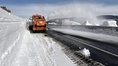 Ardahan'da kar nedeniyle 3,5 aydır kapalı olan yol açılıyor