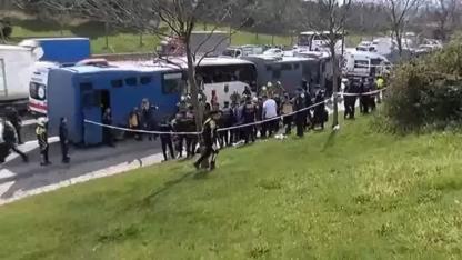 Bağcılar'da Korkutan Kaza! 4 Cezaevi Aracı Birbirine Girdi: 6 Jandarma Yaralı