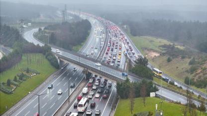 Bayram dönüşü kabusu! İstanbul’da havalimanları ve yollar kilitlendi