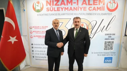 BBP Genel Başkanı Destici, Amsterdam'da partililerle bir araya geldi