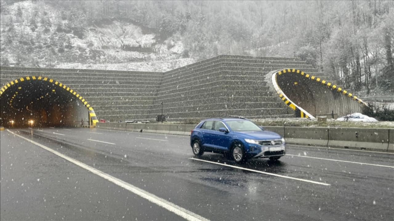 Bolu Dağı’nda kar etkili oluyor