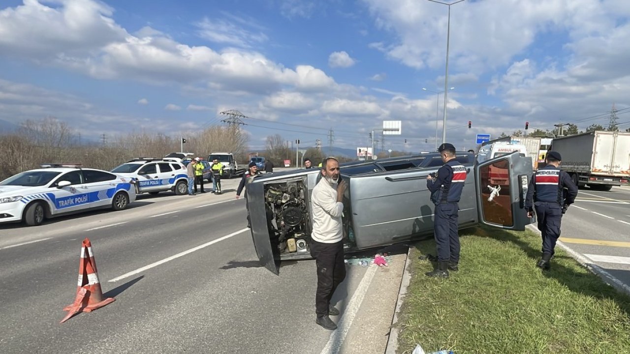 Bolu'da kamyonla çarpışan otomobildeki 6'sı çocuk 9 kişi yaralandı