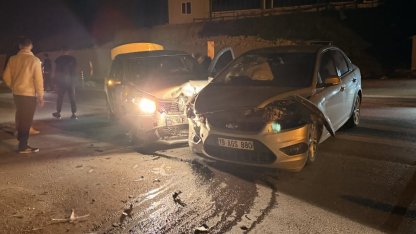 Çorum'da çarpışan iki otomobildeki 7 kişi yaralandı