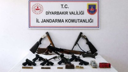 Diyarbakır'da ruhsatsız silah ve mühimmat ele geçirildi