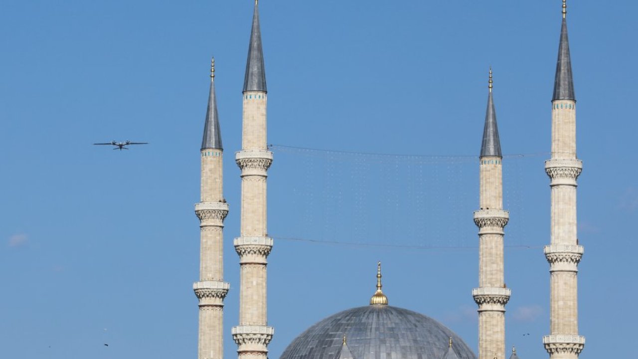Edirne'de F-16'lar ve Bayraktar Akıncı prova uçuşu yaptı