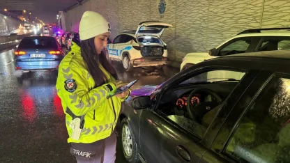 Esenyurt'ta polis ekiplerince asayiş ve trafik uygulaması yapıldı