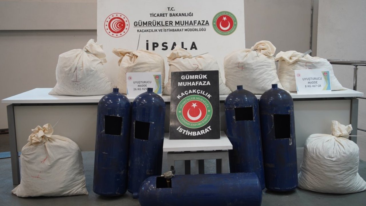 Gümrük muhafazanın narkotik köpekleri gizlenen uyuşturucuları buldu