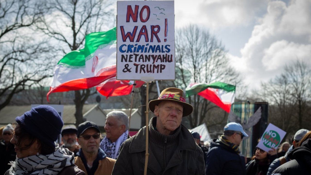 Hollanda’da, ABD ve İsrail’in İran’a yönelik saldırıları protesto edildi