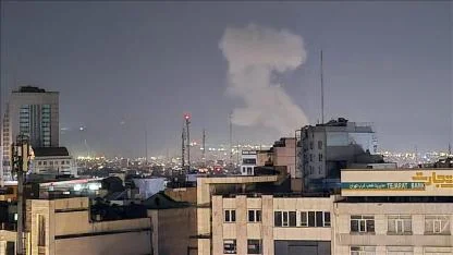 İran'ın başkenti Tahran'da patlamalar: Hava savunma devrede