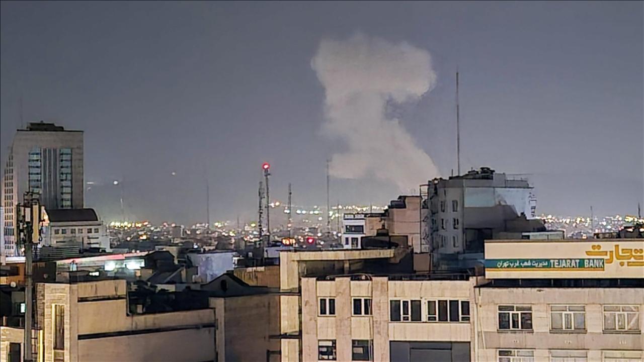 İran'ın başkenti Tahran'da patlamalar: Hava savunma devrede