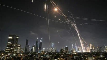 İran'ın hipersonik füzeleri Tel Aviv'i vurdu! Demir Kubbe savunması çöktü