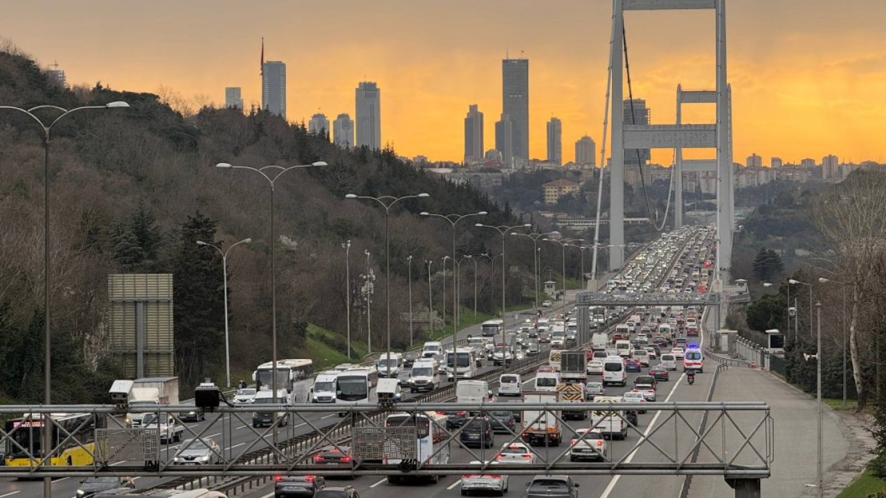 İstanbul'da akşam saatlerinde trafik yoğunluğu yüzde 76'ya çıktı