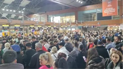 İstanbul'da Hava Trafiği Felç! Sabiha Gökçen'de 127 Sefer İptal: Binlerce Yolcu Mahsur Kaldı