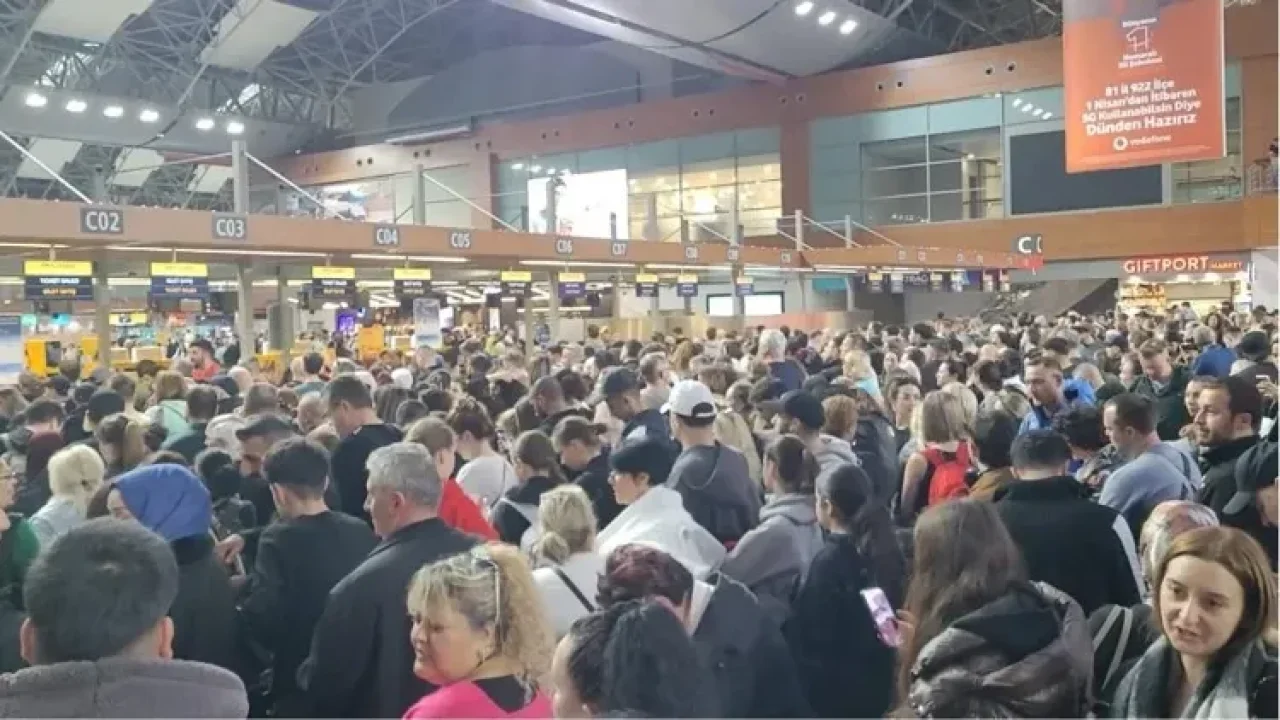 İstanbul'da Hava Trafiği Felç! Sabiha Gökçen'de 127 Sefer İptal: Binlerce Yolcu Mahsur Kaldı