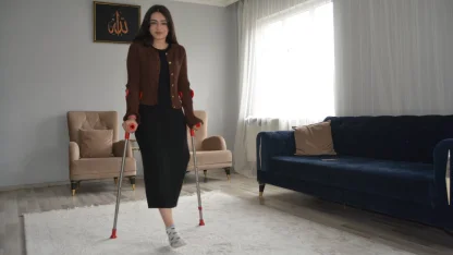 Kanserden bir bacağı kesilen üniversite öğrencisinin hayali protez bacakla tekrar yürümek