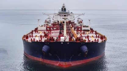 Karadeniz'de saldırıya uğrayan "Altura" isimli tanker Kilyos açıklarına demirledi