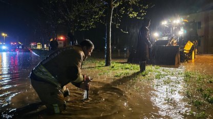 Manisa'da etkili olan sağanak hayatı olumsuz etkiledi