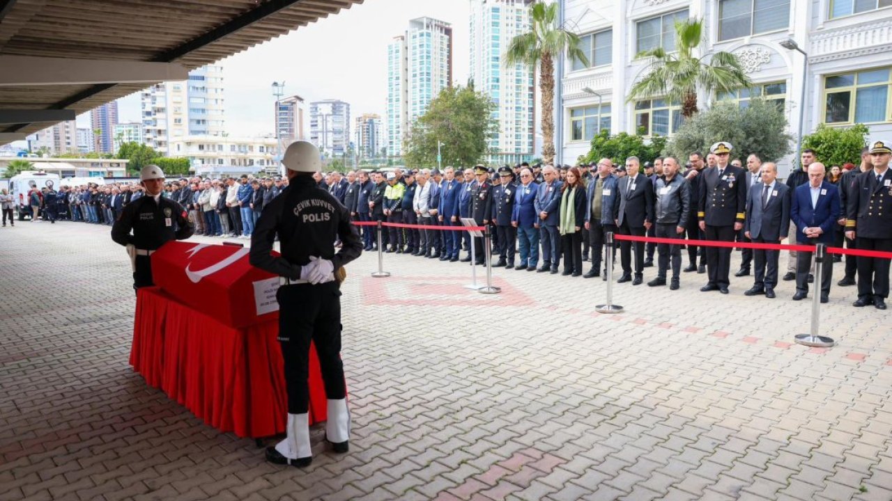 Mersin'de trafik kazasında şehit olan polis memuru için cenaze töreni düzenlendi